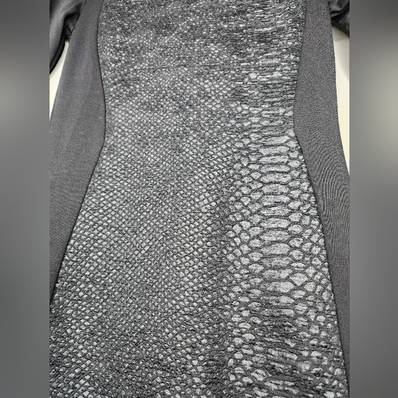 H&M DIVIDED Bodycon Black/Animal Pattern Fitted Long Sleeve Mini Dress. Size: 4 - Picture 3 of 8